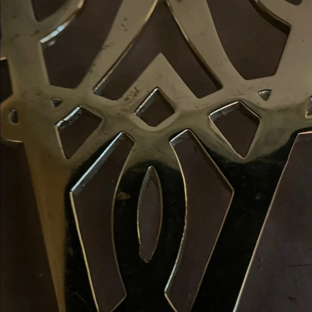 Elegant Brass Williamsburg Trivet. Footed 9 Inch